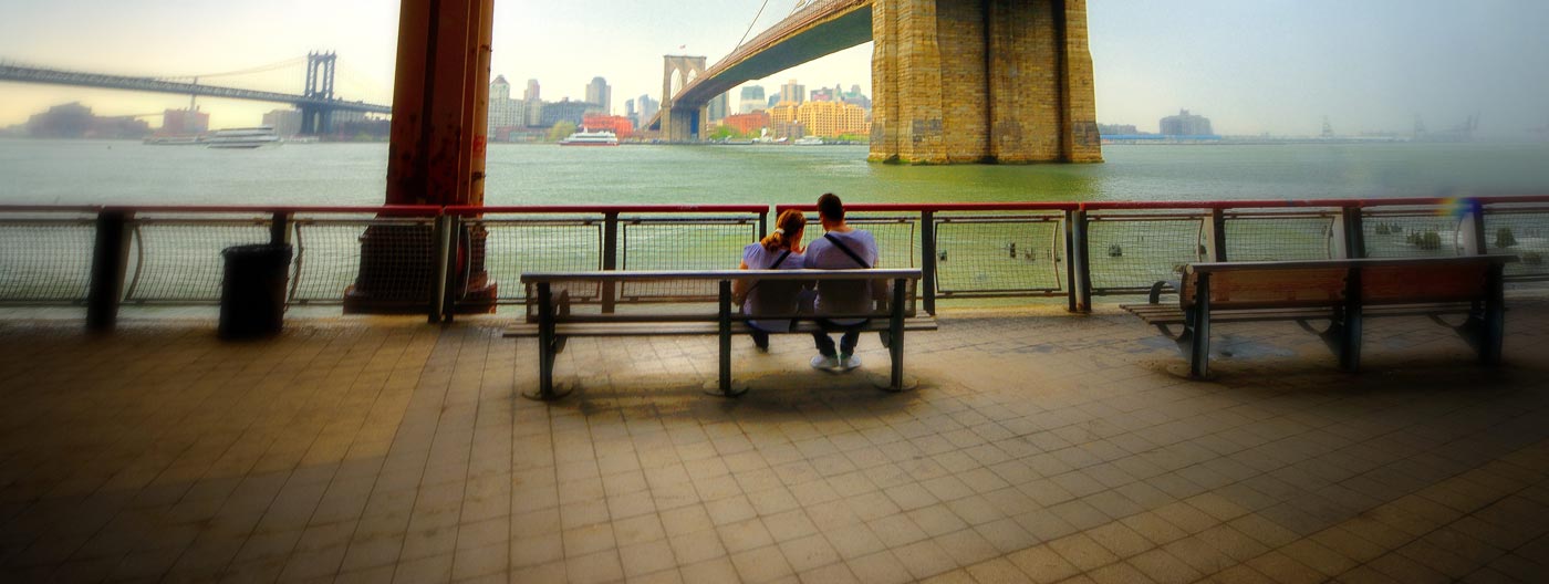 Brooklyn Bridge couple