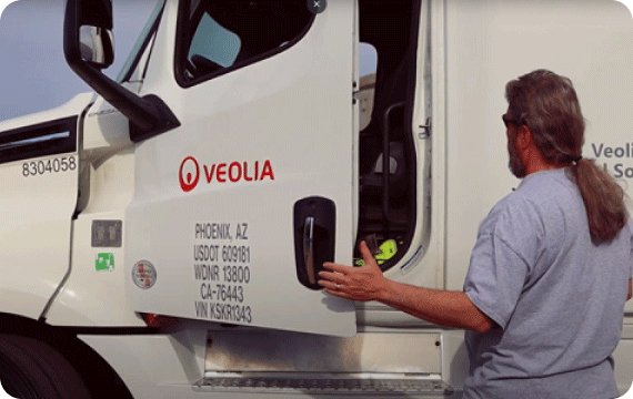 james-cdl-driver-opening-truck-door